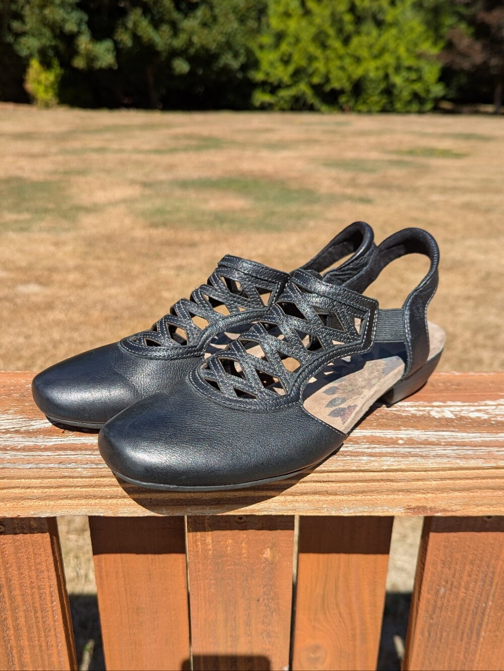 Taos Faith Black Leather Slingback Closed Toe Sandals Clogs Sz US 9 EU 40 Heel